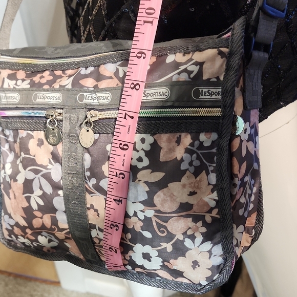 Lesportsac Pink and Gray Crossbody Bag with Stylish Design - Picture 6 of 13